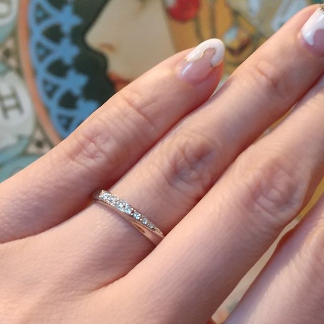 【4℃ BRIDAL(ヨンドシーブライダル)の口コミ】 RAY OF LIGHT 光の道 シンプルだけど存在感あります。ダイヤモンドがとっ…