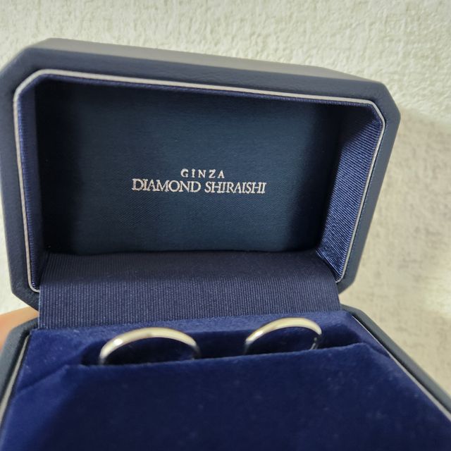 【銀座ダイヤモンドシライシの口コミ】 この先、ずっと着けることができるシンプルなデザインです。値段もリーズ…
