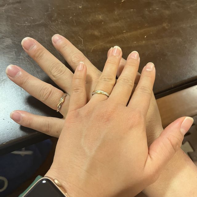 【銀座ダイヤモンドシライシの口コミ】 他店ではないフォーチュンリンクのデザインに一目惚れしました。

厚みや…