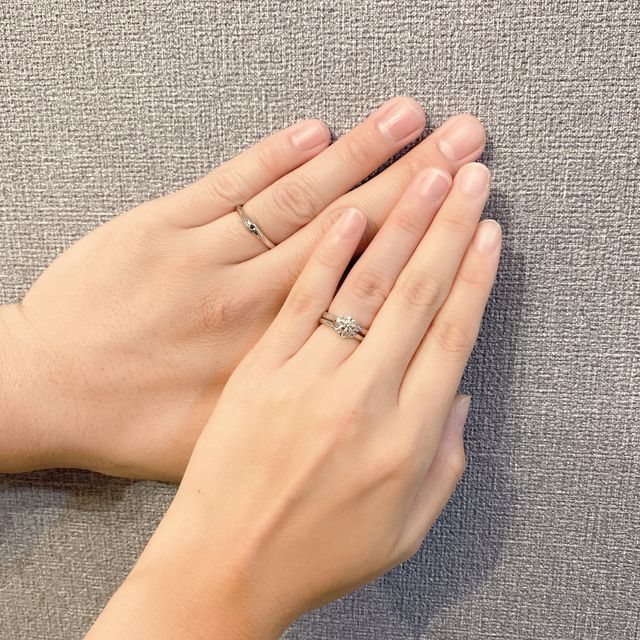 【エクセルコダイヤモンド(EXELCO DIAMOND)の口コミ】 指輪がV字のデザインとなっており、指を綺麗に見せてくれます。セットリン…