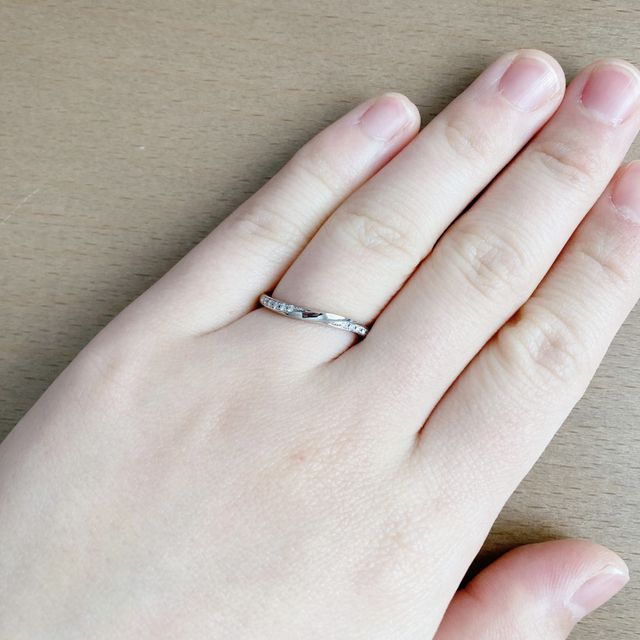 【アイプリモ(I-PRIMO)の口コミ】 華奢でウェーブがかった形が指を綺麗に見せてくれます。
介護の仕事をして…