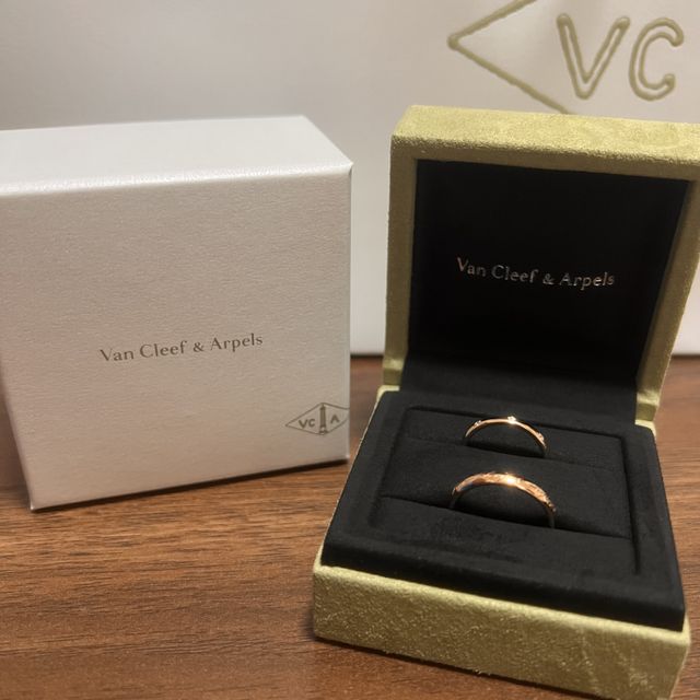 【ヴァン クリーフ＆アーペル(Van Cleef & Arpels)の口コミ】 女性側がダイヤ３つが付いているもの、男性側はダイヤなしでヴァンクリの…