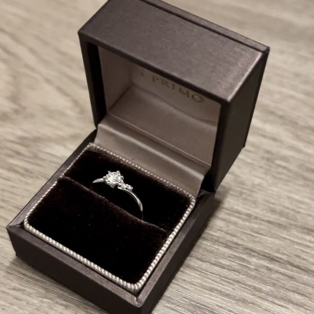 【アイプリモ(I-PRIMO)の口コミ】 アシンメトリーなデザインなので、その日の気分によってつける向きを変え…