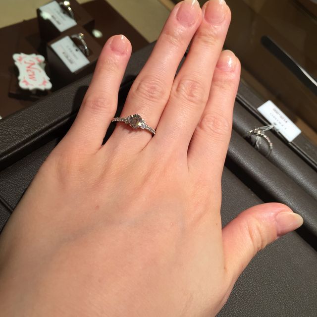 【アイプリモ(I-PRIMO)の口コミ】 婚約指輪らしいデザインは飽きることなく長年愛せるのがポイントです♡
特…