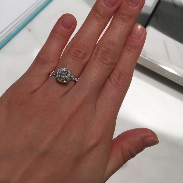 【ティファニー(Tiffany & Co.)の口コミ】 細やかなメレダイヤがキラキラと輝きを放ちまるで海で日が沈む際の波の輝…