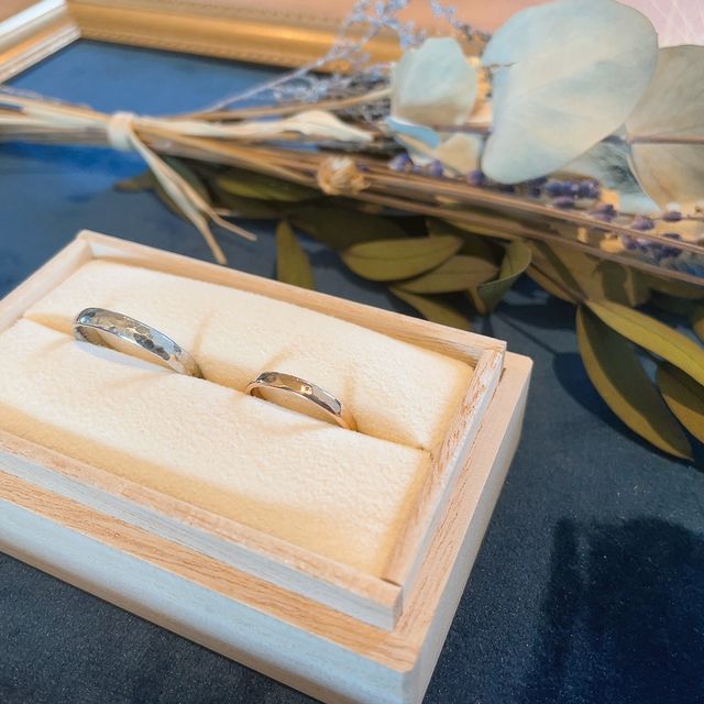 【atelier CraM(アトリエ クラム)の口コミ】 素材は、プラチナとピンクゴールドで、太さも違うデザインにしました。内…