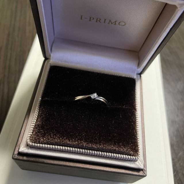 【アイプリモ(I-PRIMO)の口コミ】 ピンクゴールドとプラチナの2色使いになっており、光の当たり具合によって…