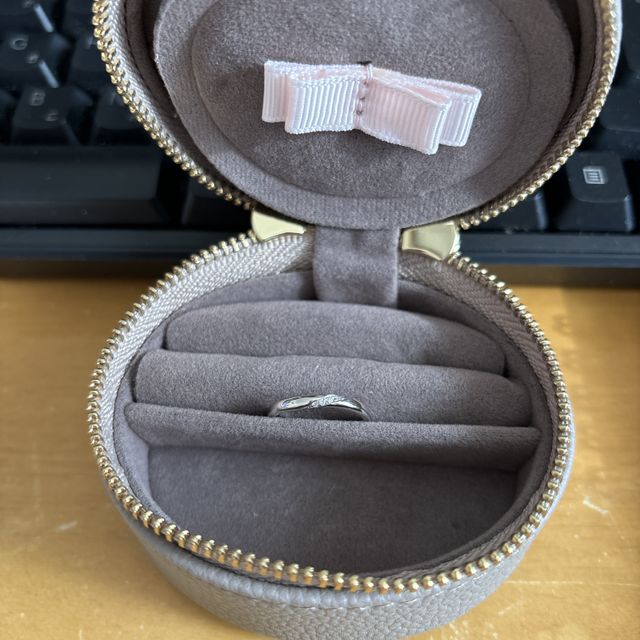 【アイプリモ(I-PRIMO)の口コミ】 シンプルでエレガントなデザインです。付け心地も良く、指が長く綺麗に見…