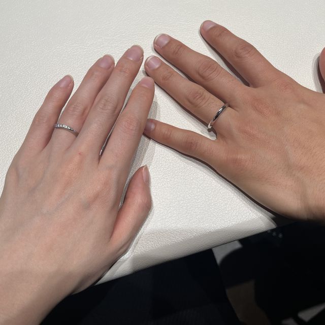 【アイプリモ(I-PRIMO)の口コミ】 ウェーブタイプの指輪を選択しました。どの角度から見てもダイヤがキラキ…