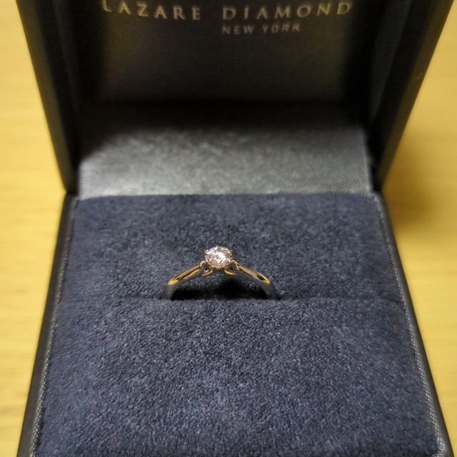 【ラザール ダイヤモンド(LAZARE DIAMOND)の口コミ】 シンプルなデザインでつけ心地が良い
価格帯も高すぎず他の人と被ることも…