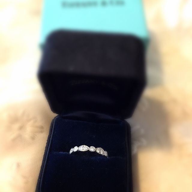 【ティファニー(Tiffany & Co.)の口コミ】 婚約指輪は立て爪リングタイプが多いのですがずっと付けていたかったので…