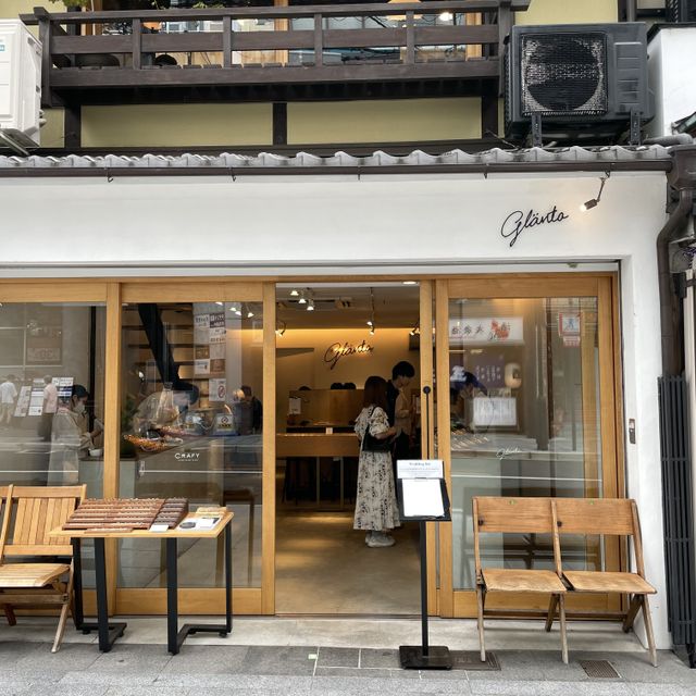 【CRAFY(クラフィ)の口コミ】 .
指輪の材質やデザインなど
すべて選べるのが良くて
気持ちのこもったオ…