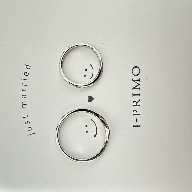 【アイプリモ(I-PRIMO)の口コミ】 2人とも違う種類だけど、似たようなデザインのウェーブの指輪でペア感を。…