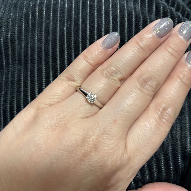 【銀座ダイヤモンドシライシの口コミ】 シンプルなデザインがとても気に入っています。ダイヤモンドの大きさが際…