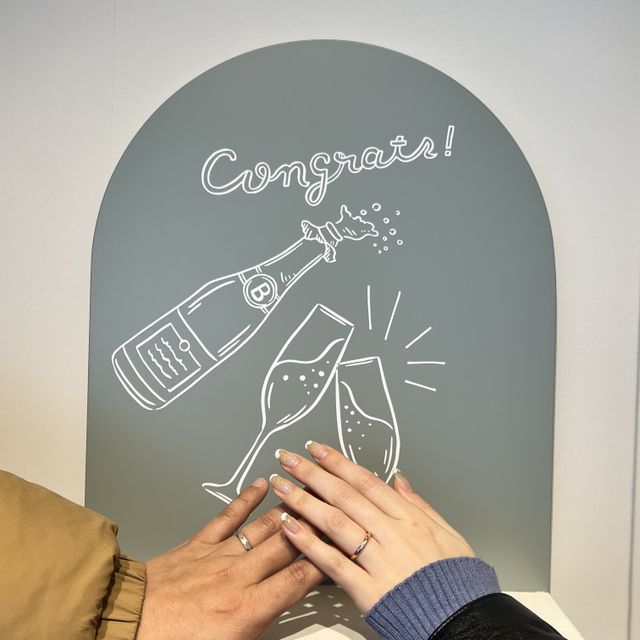 【One&Only(ワンアンドオンリー)の口コミ】 槌目のデザインで、人と被りにくく、ダイヤがきらきらと輝いており指がき…