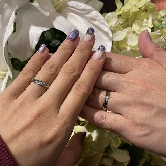 【TANZO.(鍛造指輪)の口コミ】 素材や元の形、太さは同じでデザインを2種類選べるようにしました。
1つは…