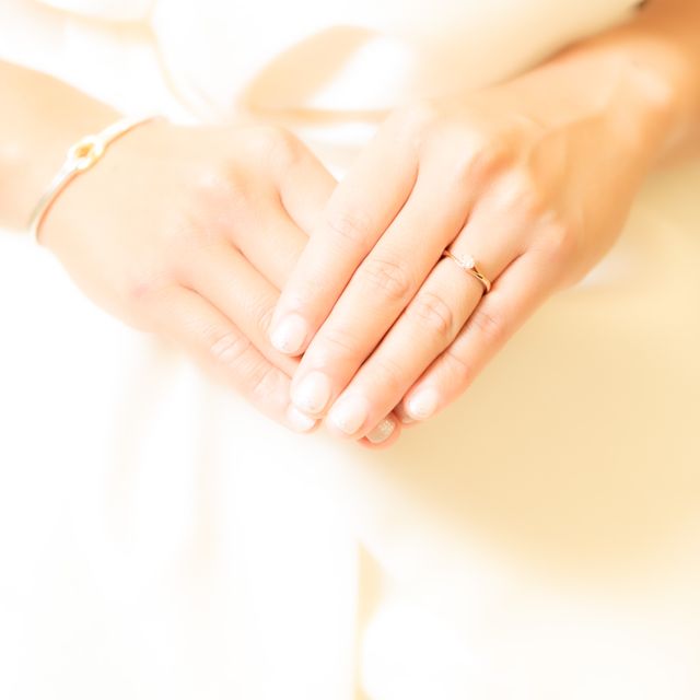 【俄(にわか)の口コミ】 シンプルで飽きのこないデザインを選びました。ダイヤモンドを６点の爪で…