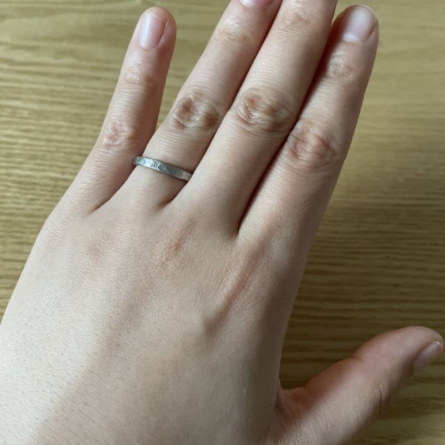 【SIENAROSE(シエナロゼ)の口コミ】 オプションでダイヤを一粒つけました。ツヤ感のある指輪は苦手なのでマッ…