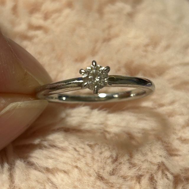 【canal4℃(カナルヨンドシー)の口コミ】 主人が選んできてくれた婚約指輪です。このリングの石の評価がAAAで認定証…