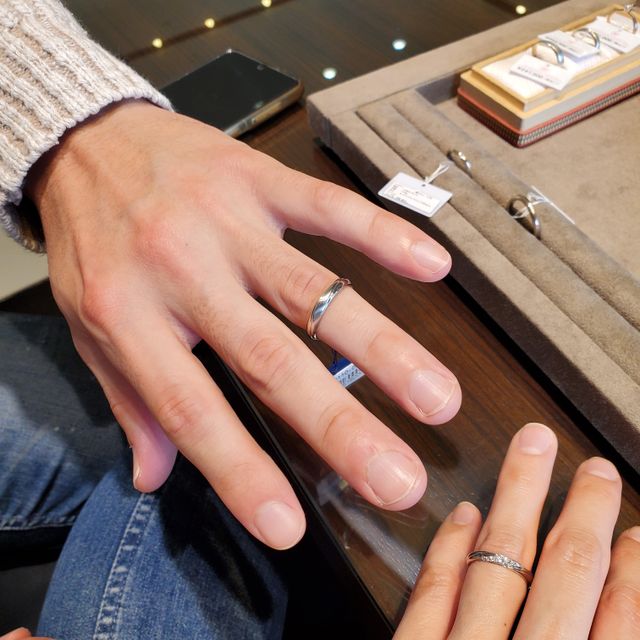 【Something Blue(サムシングブルー)の口コミ】 スタッフさんに選んでいただきました。出来ればコンビ素材で、太めの指輪…