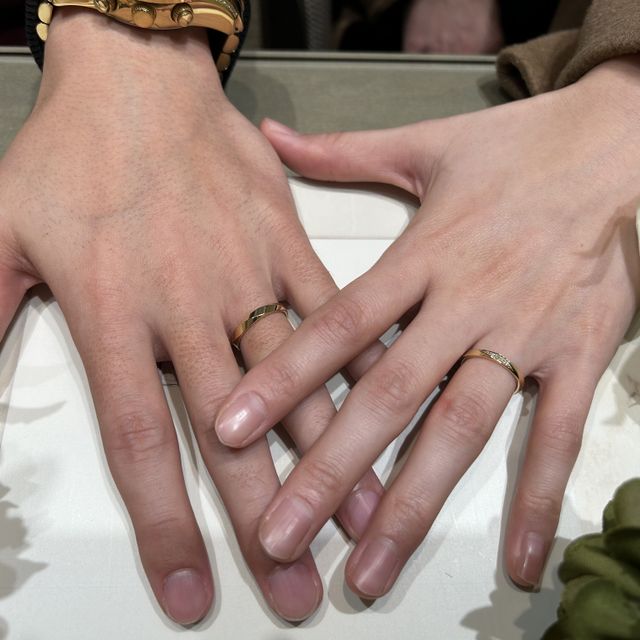 【アイプリモ(I-PRIMO)の口コミ】 太すぎず細すぎないため男女共に着けやすい。
シンプルだけど、カーブの入…