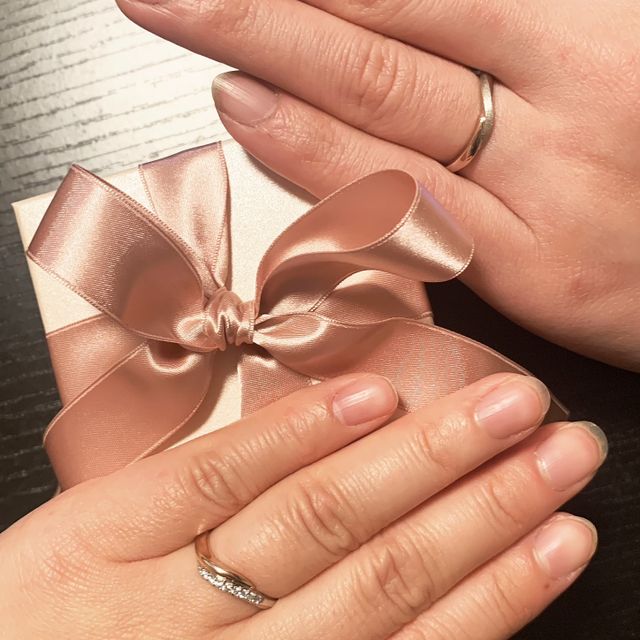 【アイプリモ(I-PRIMO)の口コミ】 プラチナとピンクゴールドのコンビデザイン、ウェーブラインのダイヤの輝…