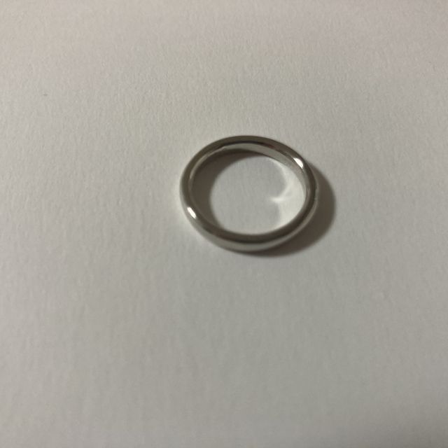 【アイプリモ(I-PRIMO)の口コミ】 指輪がふっくら丸々としていて、可愛らしいデザインです。中央のダイヤモ…