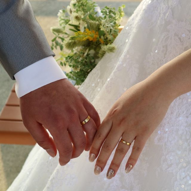 【revie objects(レヴィ オブジェクツ)の口コミ】 リングの表面は布のような柔らかさを表現した布目加工を、側面は鏡面加工…