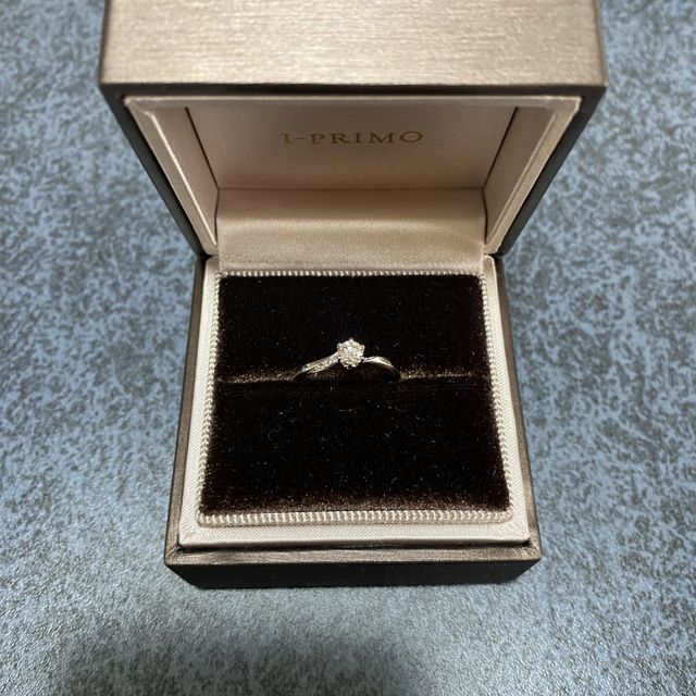 【アイプリモ(I-PRIMO)の口コミ】 1番の決め手はデザインでした。少しウェーブがかったリングがかわいく、お…