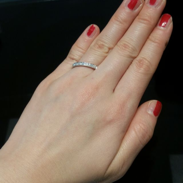 【エクセルコダイヤモンド(EXELCO DIAMOND)の口コミ】 華やかでキラキラとした結婚指輪です！繊細なレースのようなデザインで可…