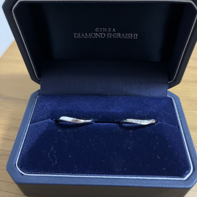 【銀座ダイヤモンドシライシの口コミ】 婚約指輪と一緒につけたかったのでこの形にしました。
デザインは他にもあ…