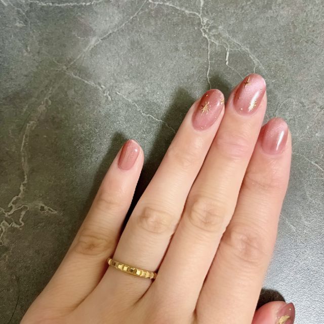 【ブシュロン(BOUCHERON)の口コミ】 パリの石畳をイメージしたデザインです。ダイヤモンドはありませんが、カ…