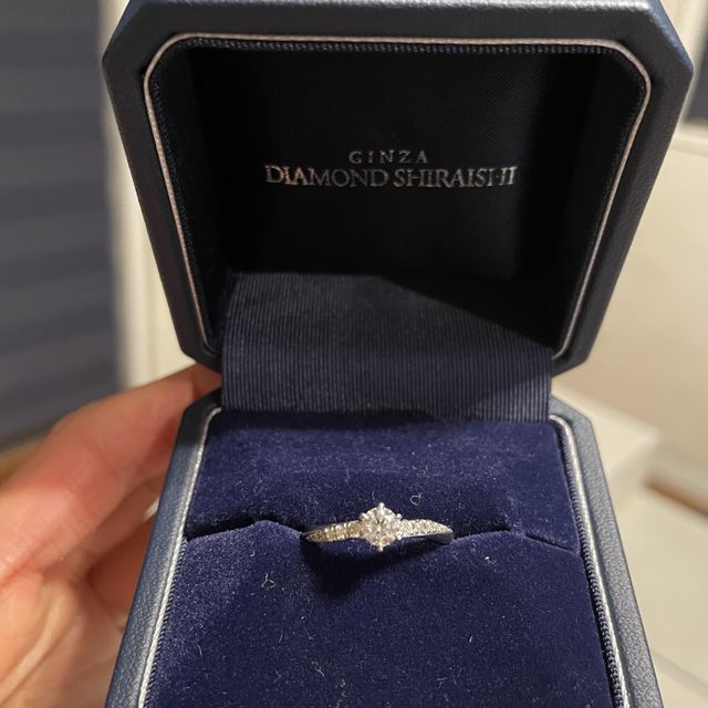 【銀座ダイヤモンドシライシの口コミ】 ダイヤモンドの品質が最高潮のものを選ばせてもらいました。形も色も色々…