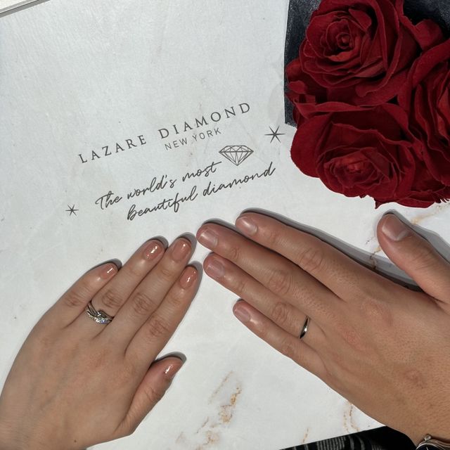 【ラザール ダイヤモンド(LAZARE DIAMOND)の口コミ】 ・カットのおかげか、ダイヤモンドの輝きが他店よりもキラキラして見えま…