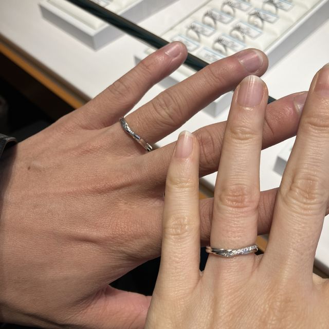 【銀座ダイヤモンドシライシの口コミ】 「婚約指輪と重ね付けしたい」「夫婦で似た形のものにしたい」という願い…