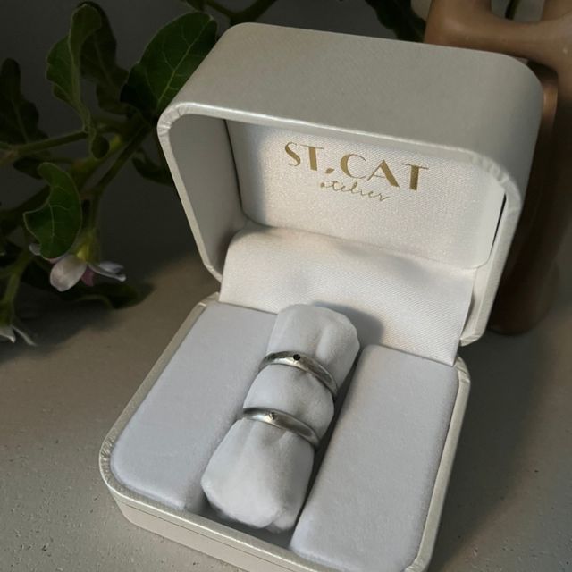 【atelier ST, CAT(アトリエ エスティーキャット)の口コミ】 ベースのデザイン・素材は2人とも一緒にして表面の加工を半分ずつにしたり…