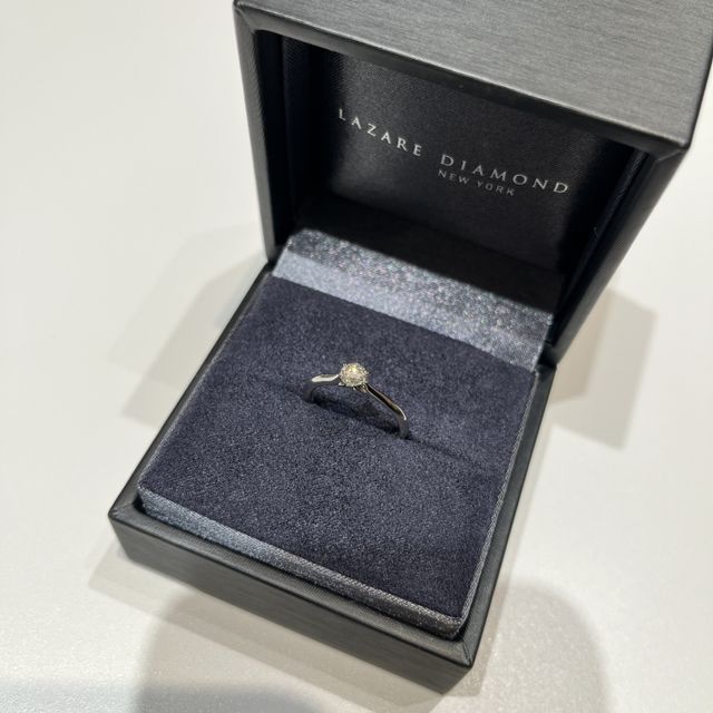 【ラザール ダイヤモンド(LAZARE DIAMOND)の口コミ】 なんといってもダイヤモンドの輝きが1番です。
カラットは2.8とそこまで大…