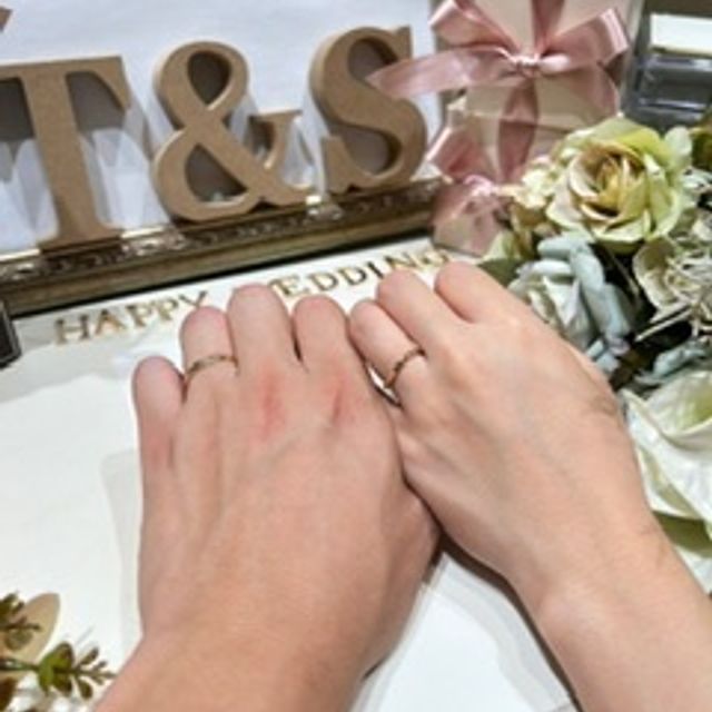 【アイプリモ(I-PRIMO)の口コミ】 シンプルで肌馴染みの良いものを選びました。
ペアのリングに見えますが、…