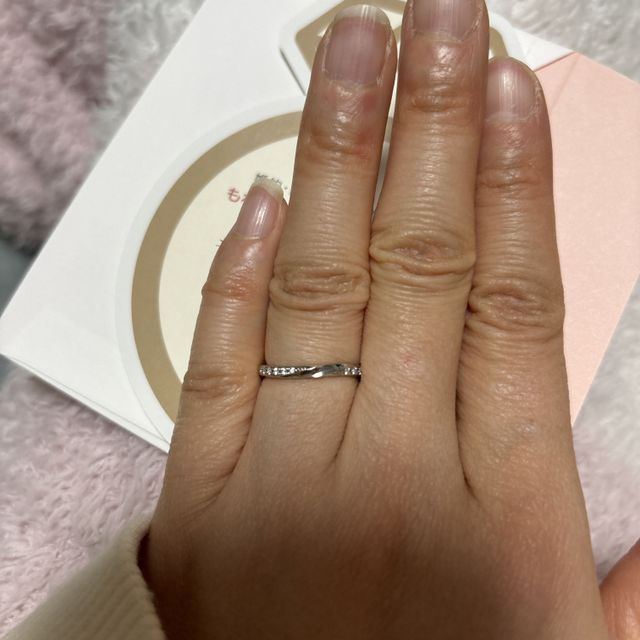 【アイプリモ(I-PRIMO)の口コミ】 ウェーブがポイントです。セットの婚約指輪と重ね付けが出来るのでお気に…