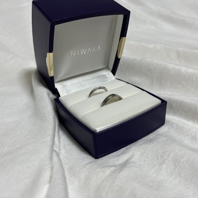 【俄(にわか)の口コミ】 指輪をつけていても圧迫感が全くなく、するりと付け心地がいいのがおすす…