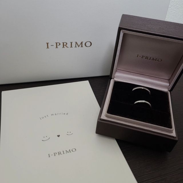 【アイプリモ(I-PRIMO)の口コミ】 シンプルなデザインで指に馴染む形が大変気に入りました。
指輪の内側に刻…