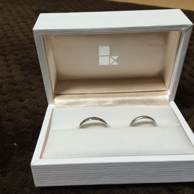 【ジュエリーKANDAの口コミ】 まずプラチナで錆びないところと、お互いの誕生石をいれることができると…