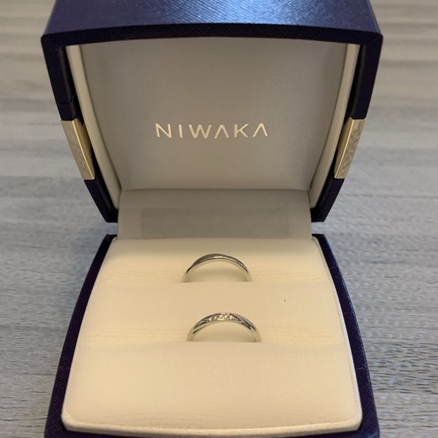 【俄(にわか)の口コミ】 雪佳景はシルバーとゴールドが重なったような二色のデザインもあり、最初…