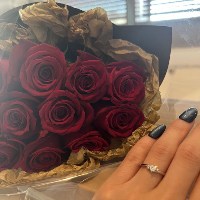 【アイプリモ(I-PRIMO)の口コミ】 ダイヤモンドが中央だけでなく、左右にも施されている所がお気に入りのポ…