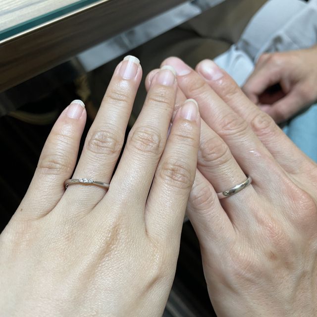 【BIJOUPIKO(ビジュピコ)の口コミ】 3石並んだデザインであり他の指輪とは違ったものであった。いろいろと試着…