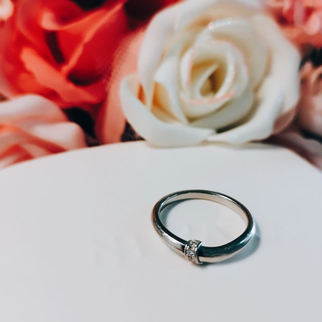 【俄(にわか)の口コミ】 緩やかなカーブが可愛らしく、上から流れるような形でダイヤが付いていて…