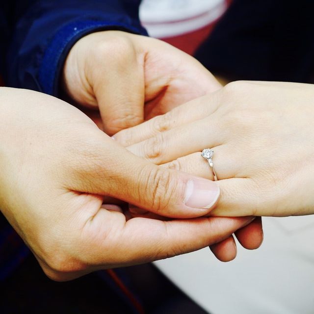 【カオキ　ダイヤモンド専門卸直営店の口コミ】 一番自分の指にはめて、鏡越しで見たときに綺麗だったので、この指輪に決…