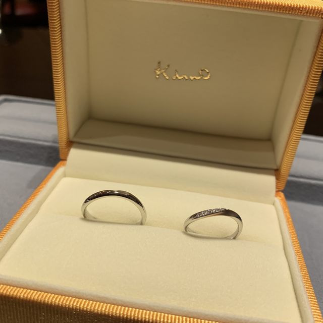 【ケイウノ ブライダル(K.UNO BRIDAL)の口コミ】 自分自身が気に入ったウェーブタイプのリングで、指が細く見えます。また…