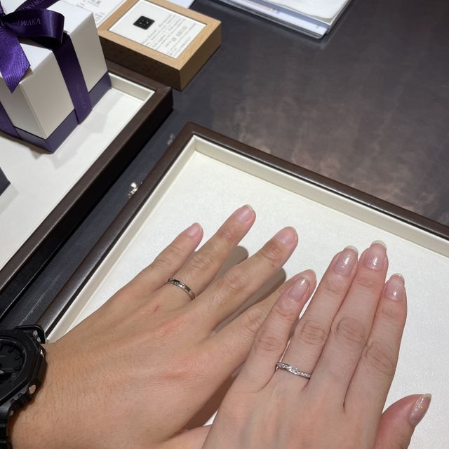 【俄(にわか)の口コミ】 花麗という指輪で、プラチナ950です。
女性用の指輪は2種類のデザインがあ…