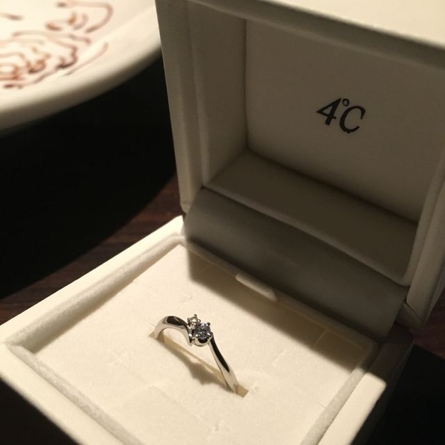【4℃ BRIDAL(ヨンドシーブライダル)の口コミ】 結婚指輪は細身なリングだったのて同じく細身なリングで探しました。結婚…